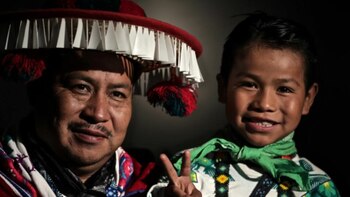 José López Robles junto a