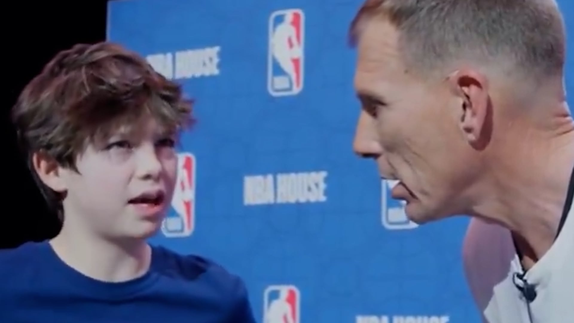 Jason Williams, ex jugador de la NBA, le responde a un niño cómo debe hacer para llegar a la mejor liga de básquet del mundo (captura de video)