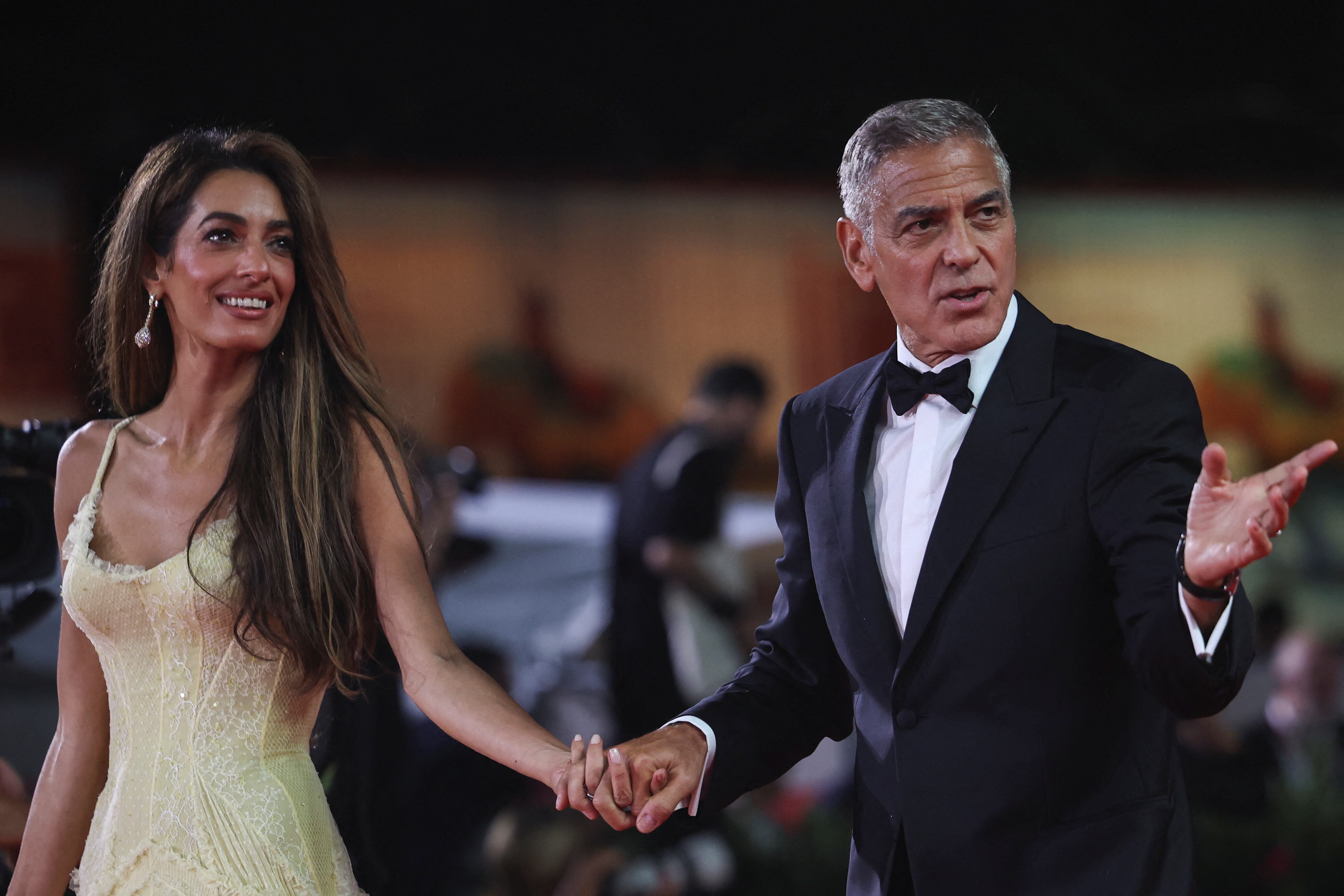 George Clooney admitió que no ha tenido alguna discusión con su esposa Amal Clooney (REUTERS/Louisa Gouliamaki)