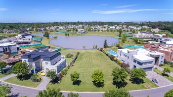 Las casas y lotes que