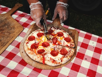 La pizza pepperoni se ha convertido en un símbolo de la cocina americana (Pexels)