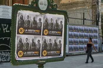 Los afiches que aparecieron en