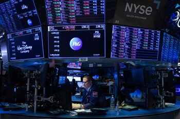A trader works on the trading floor at the New York Stock Exchange (NYSE) in Manhattan, New York City, U.S., September 13, 2022. REUTERS/Andrew Kelly