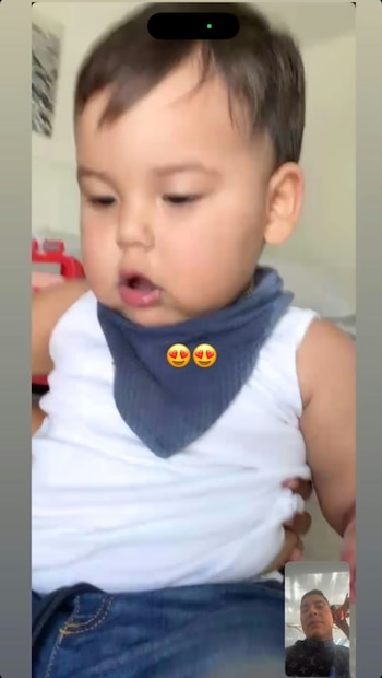 El niño y su padre tuvieron una videollamada y compartieron un momento juntos - crédito @elreydelosagropecuarios_/IG