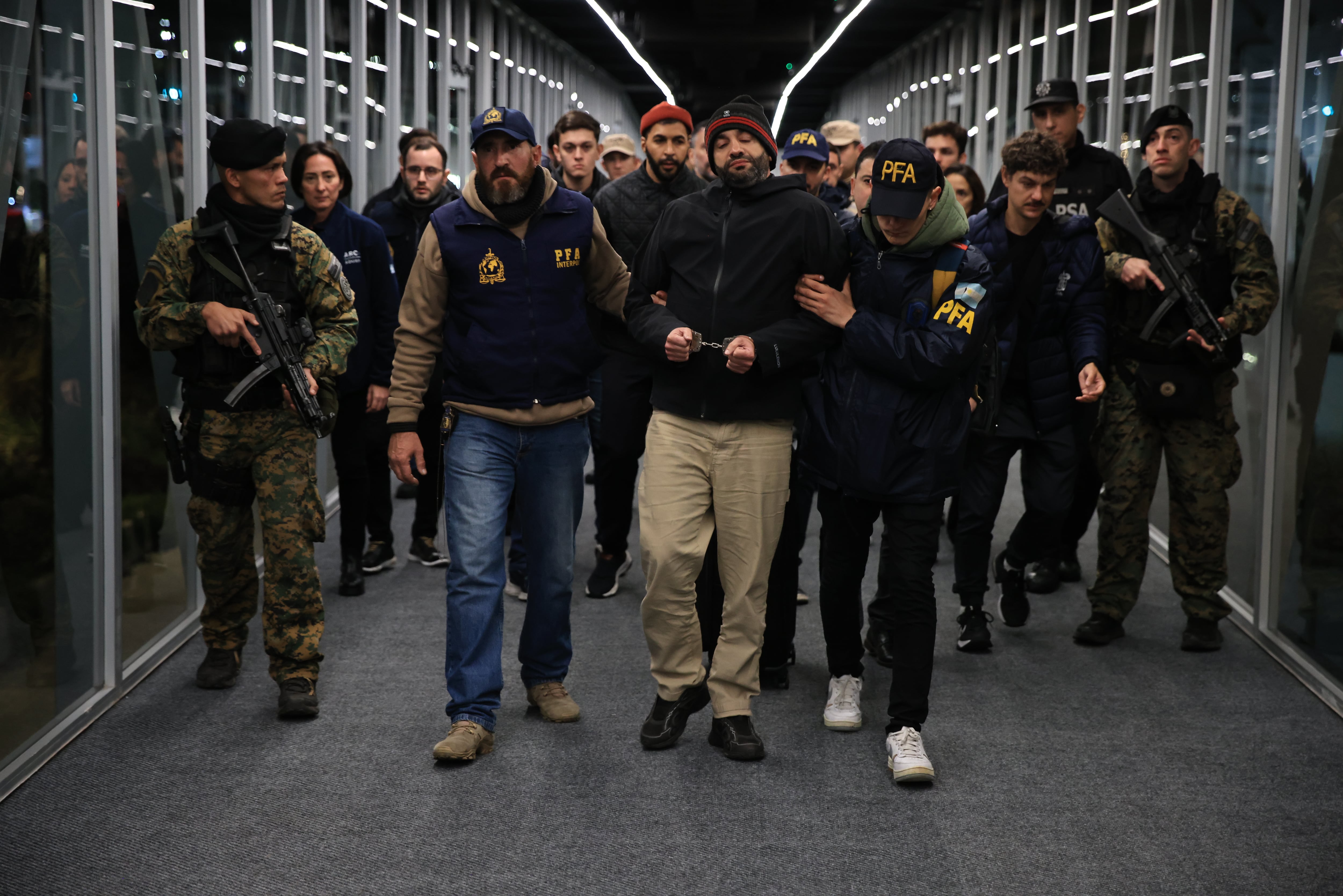 El traslado de Isaac Ben Daoude y Ahmed Adda Belkocir desde Montevideo a Buenos Aires
