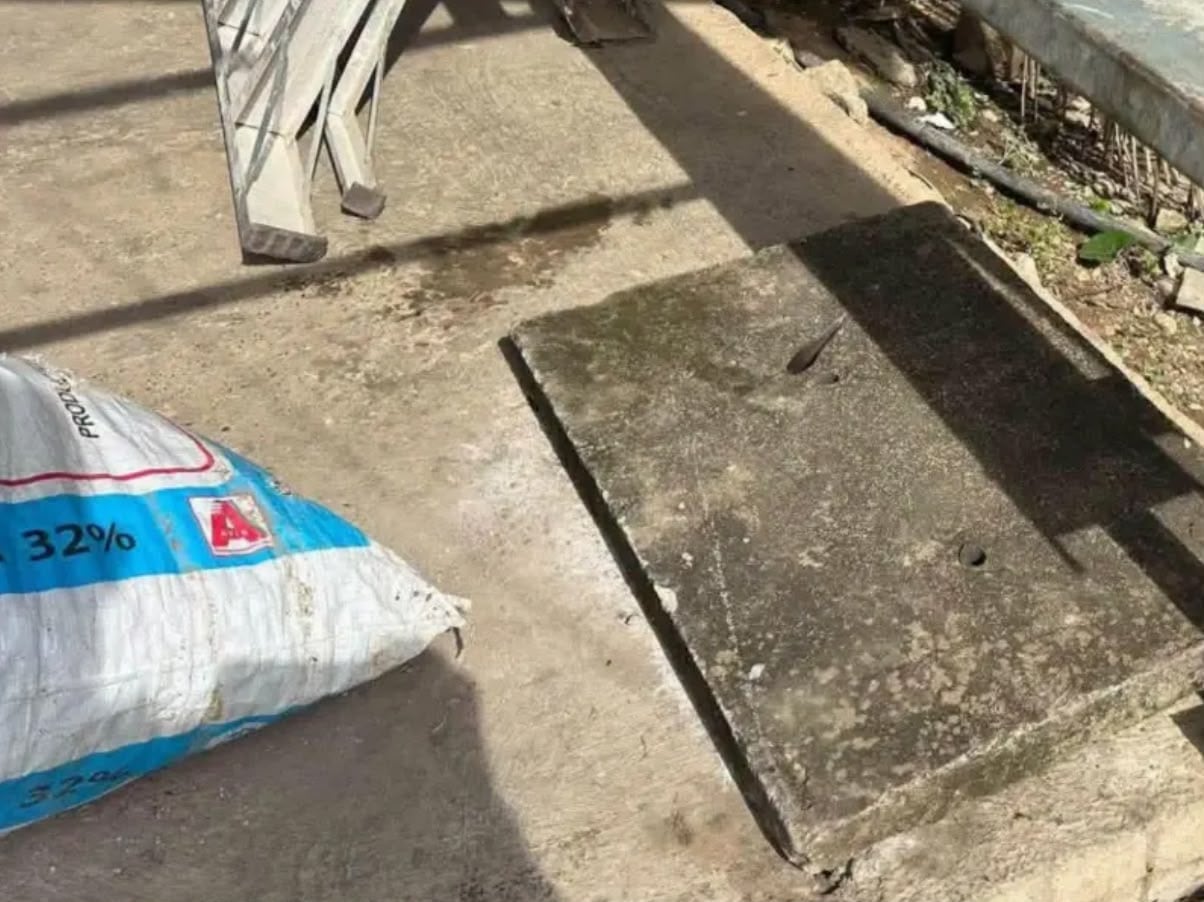 Según la información preliminar, la tapa del pozo séptico habría sido retirada antes de que el niño cayera al interior de la estructura. (Foto: Cortesía redes sociales)