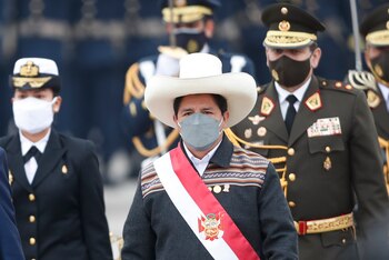 El presidente de Perú, Pedro Castillo (c). EFE/ Paolo Aguilar/Archivo