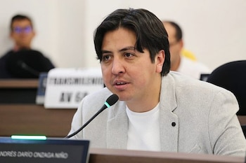 El concejal Andrés Onzaga criticó la falta de diálogo de la Secretaría de Educación con padres y cuidadores en el proceso de inclusión educativa - crédito Concejo de Bogotá