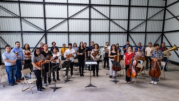 Gabriela Corleto se convierte en la primera mujer que asume la dirección titular de una orquesta sinfónica profesional en Guatemala y Centroamérica