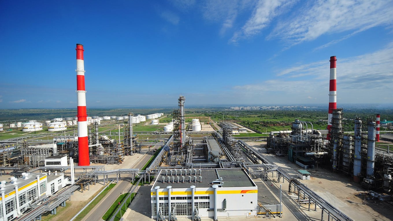 El ataque aparentemente golpeó la unidad ELOU-AVT-5, una instalación clave utilizada para la preparación de petróleo crudo, desalinización y destilación primaria.