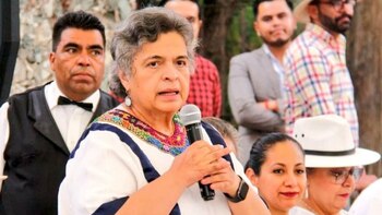 Beatriz Paredes se registró como