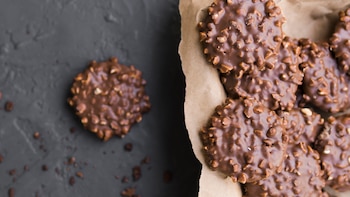 Receta fácil de rocas de chocolate con frutos secos