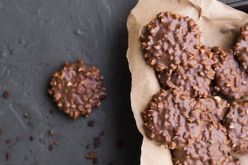 Rocas de chocolate, una receta fácil para endulzar a tus invitados (Magnific)