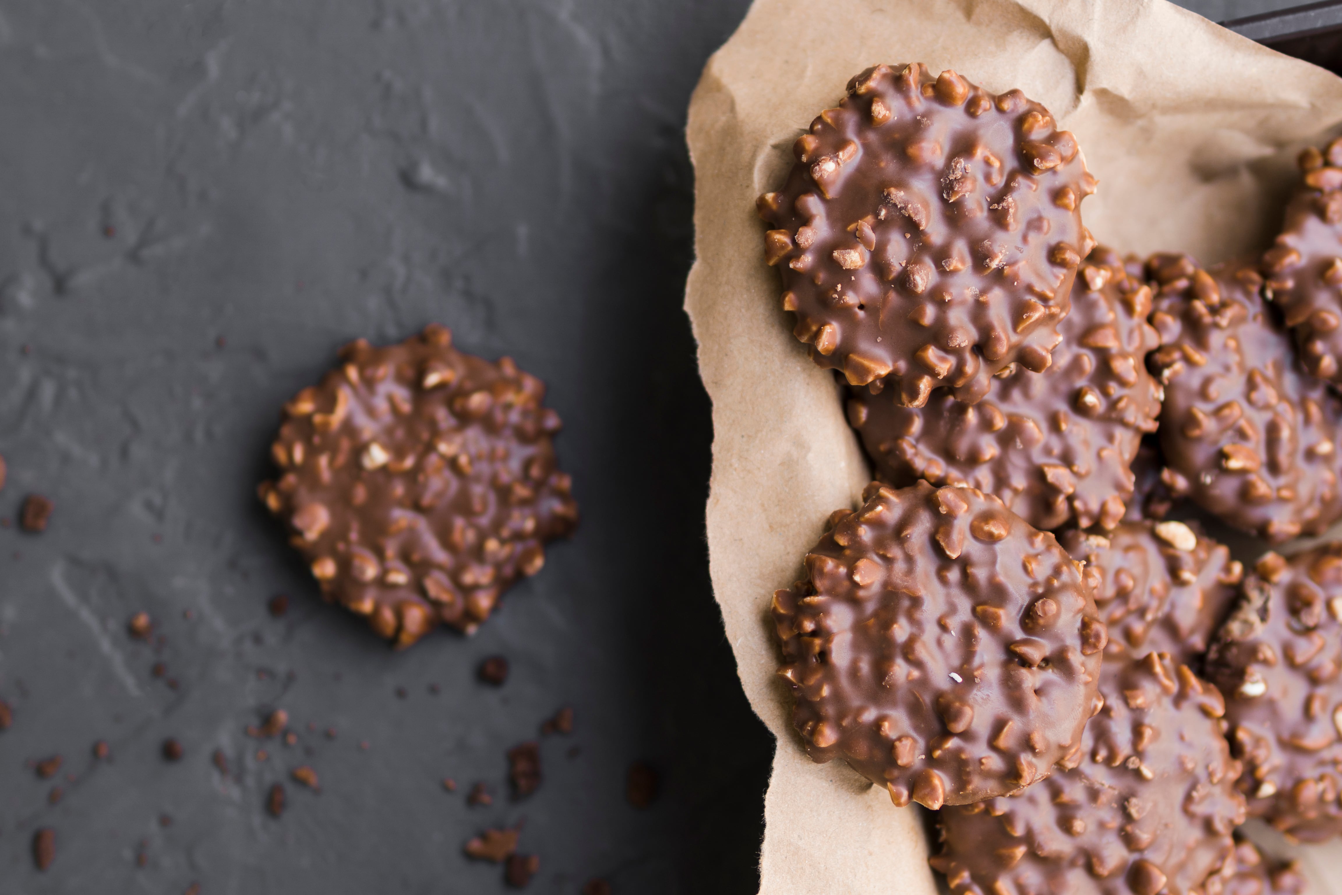 Rocas de chocolate, una receta fácil para endulzar a tus invitados (Magnific)