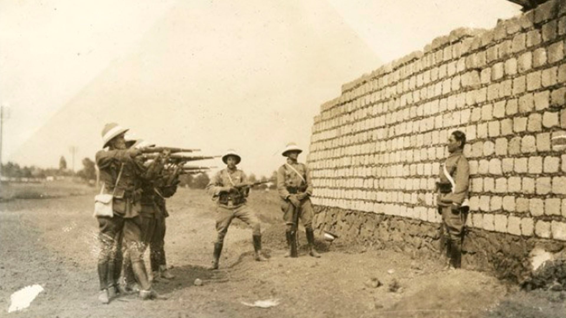 Imagen de archvio de un fusilamiento en 1915 (Mediateca INAH)