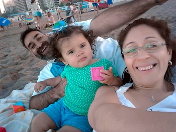 Ángeles fue adoptada y ambas