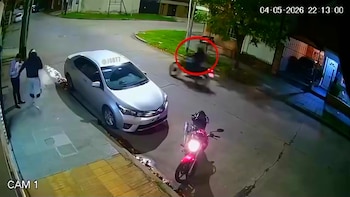 Motochorros le robaron a un vecino de Lanús, se tirotearon con la Policía y escaparon