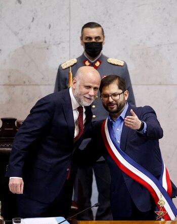 El presidente Gabriel Boric junto