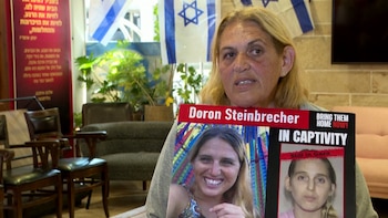 Simona Steinbrecher, con un cartel