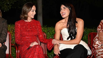 El incómodo momento que ha vivido Isabel Preysler al sentarse al lado de Pilar Rubio en un desfile: “¿Quién eres?"