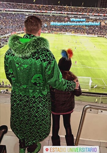 Gignac presumió suéter durante la