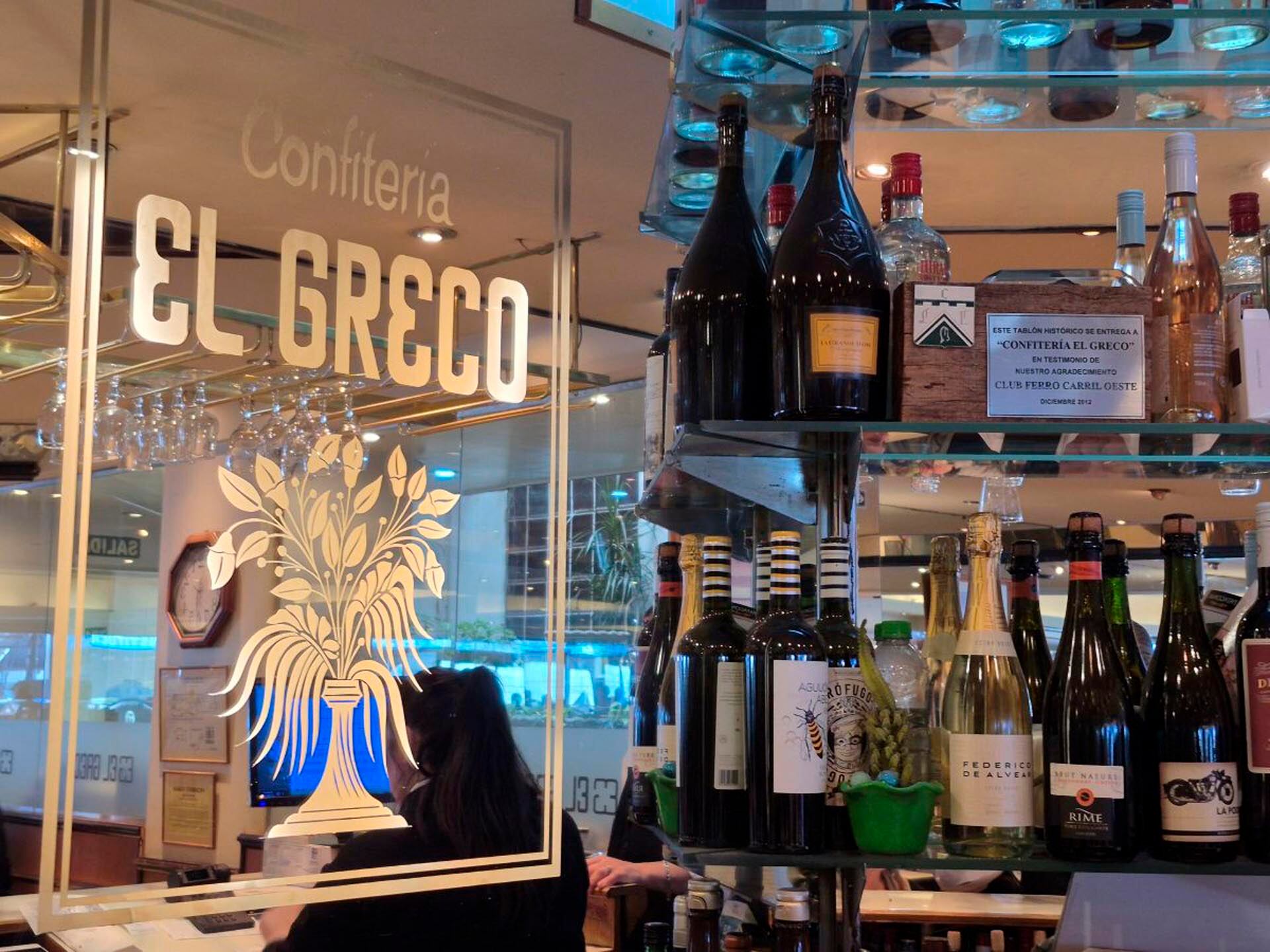 El Greco fue sede de diversos acontecimientos: además de ver nacer a Sui Generis, en 1966 se realizó ahí el 2° Congreso del Partido Revolucionario de los Trabajadores (PRT), organizado por Mario Roberto Santucho; y treinta años despúes Mauricio Macri presentó entre sus mesas su candidatura a la presidencia de Boca