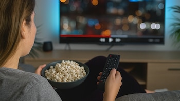 Cómo maratonear series puede influir