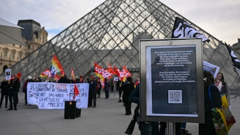 El Louvre reabrió parcialmente, pese