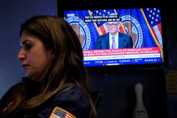 La Fed podría extender por más tiempo el ciclo de tasas altas. (REUTERS/Brendan McDermid/File Photo)