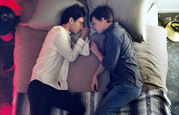 Théodor Pellerin y Lucas Hedge en 'Identidad borrada'