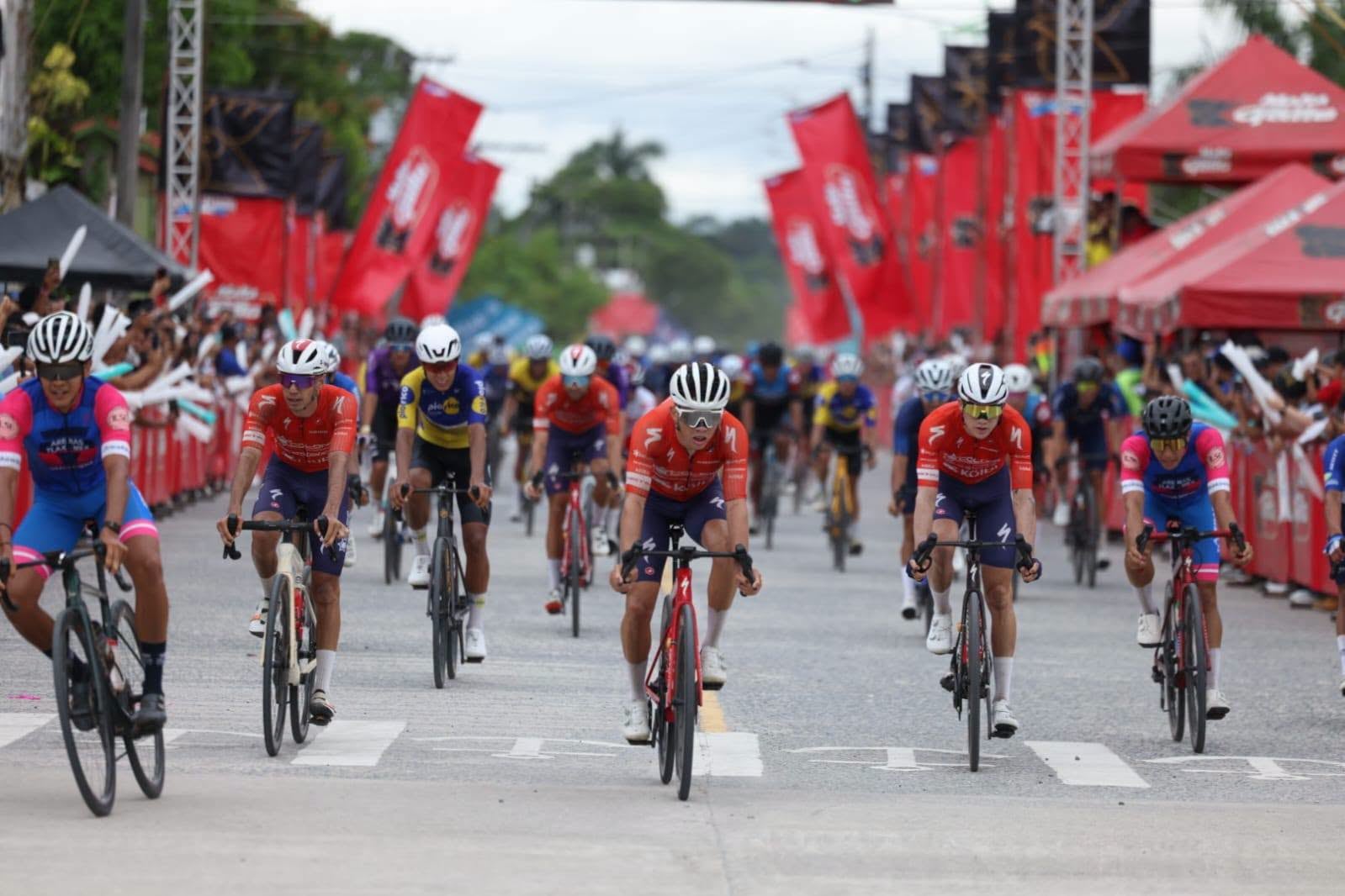 El ciclista Johan Rubio ganó la primera etapa de la Vuelta Ciclística Internacional a Guatemala y asumió el liderato de la competencia. (Diario de Centroamerica)