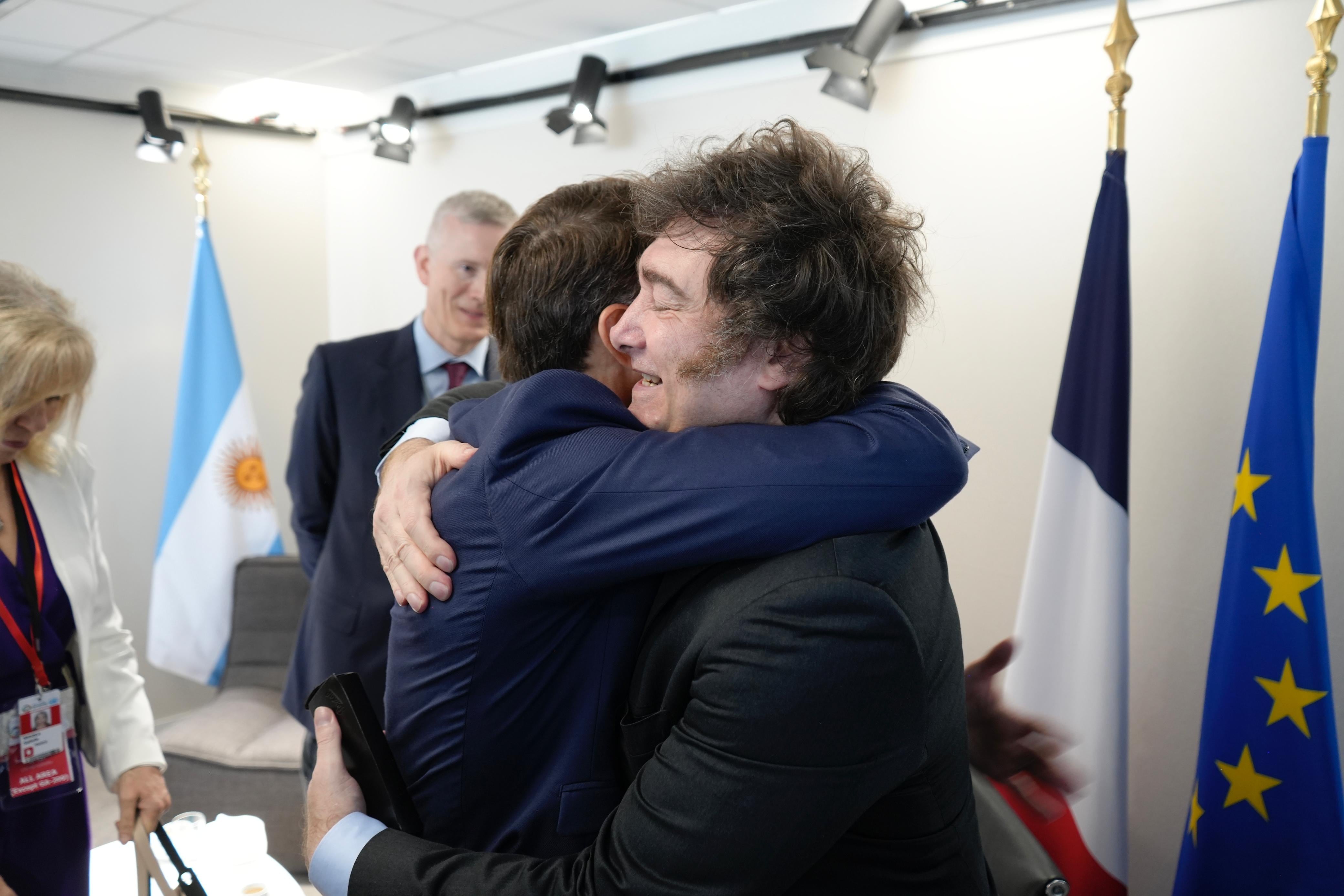 El presidente Javier Milei se reunió con su par de Francia Emmanuel Macron