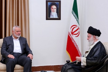 Ali Khamenei recibe en Teherán