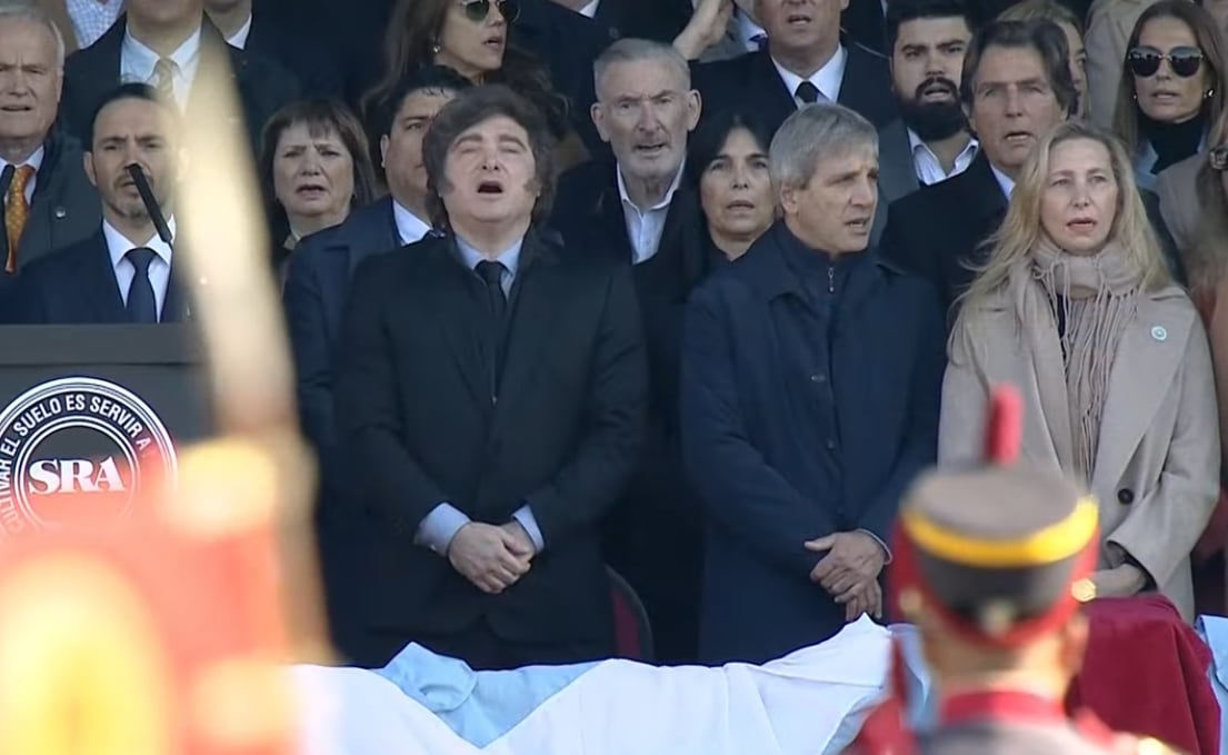 Javier Milei, Luis Caputo y Karina Milei en La Rural