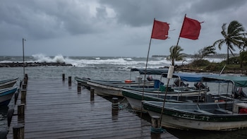 Suspenden navegación en el Caribe nicaragüense por paso de onda tropical que causará tormentas y oleaje