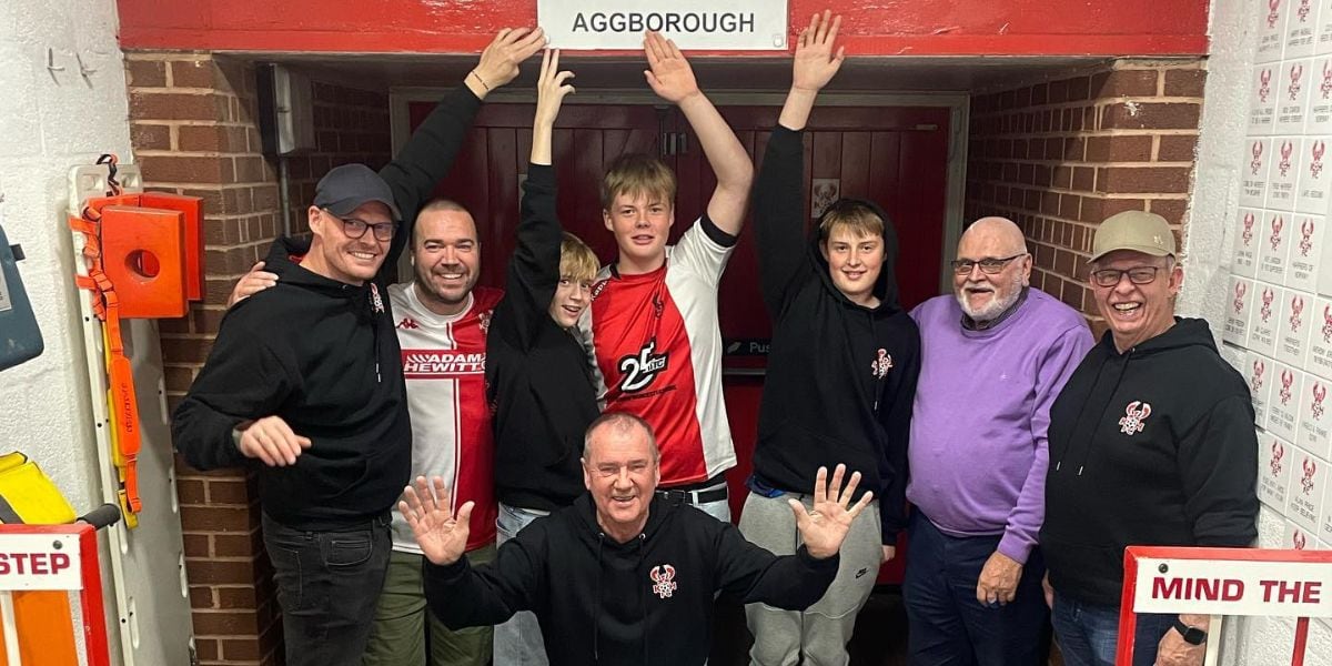 Los hinchas noruegos del Kidderminster Harriers construyeron el