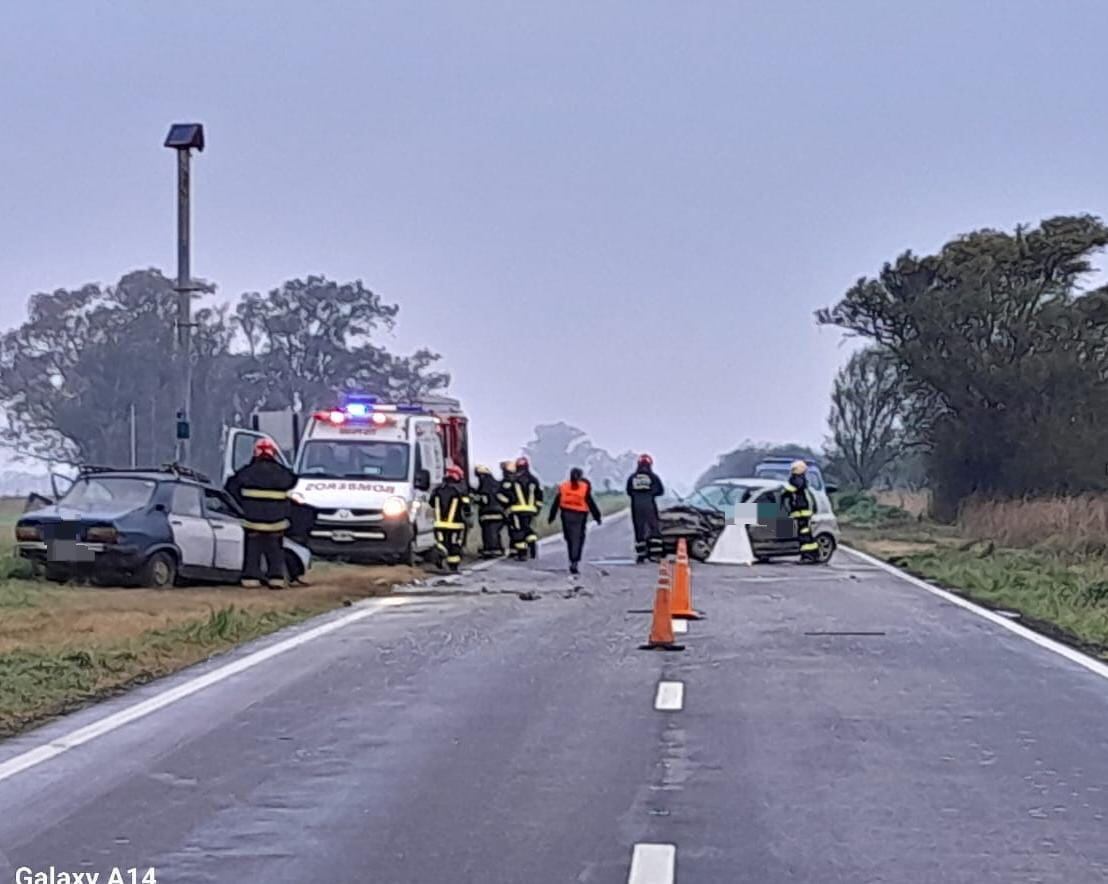 En Córdoba, tres personas murieron en un choque frontal sobre la Ruta Nacional 9 bajo condiciones climáticas adversas