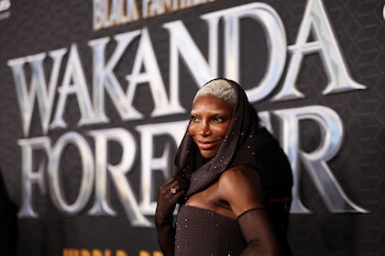 Michaela Coel destaca la importancia de la identidad personal en toda su carrera artística, marcada por la reflexión y la autopercepción (REUTERS/Mario Anzuoni)
