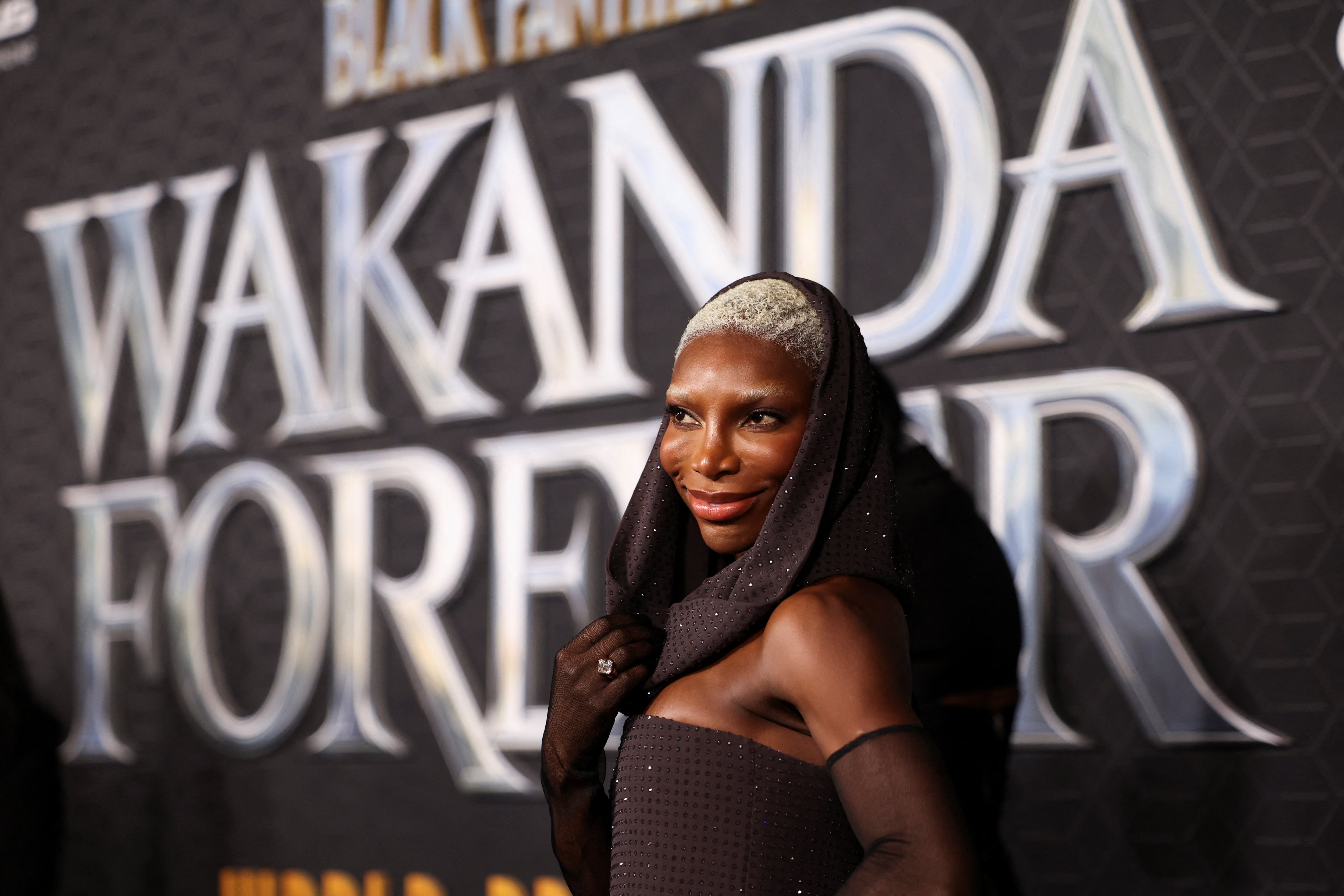Michaela Coel destaca la importancia de la identidad personal en toda su carrera artística, marcada por la reflexión y la autopercepción (REUTERS/Mario Anzuoni)
