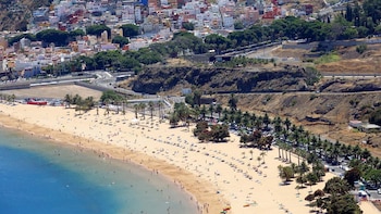 Los hoteles españoles reducen más