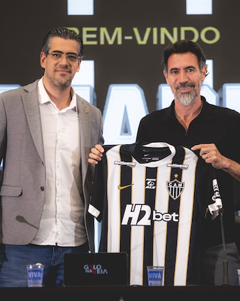 Eduardo Domínguez fue presentado junto