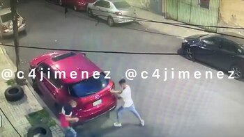 Ladrones de autopartes en la Colonia San Simón Tolnáhuac, Alcaldía Cuauhtémoc (Foto: Captura de pantalla)