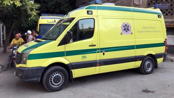 Mueren ocho personas tras derrumbarse un edificio residencial de seis plantas en la capital de Egipto