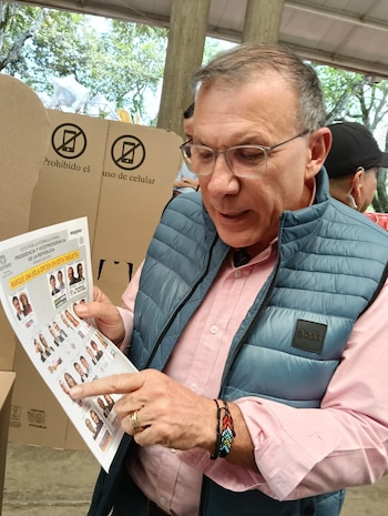 El candidato presidencial votó en Cali - crédito Prensa Roy Barreras