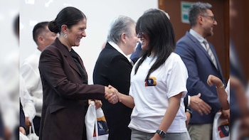 63 estudiantes de la Escuela Nacional de Lenguas, Lingüística y Traducción. Crédito: FGJ-CDMX
