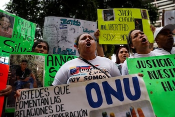 FOTO DE ARCHIVO Familiares de