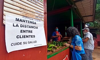 Distancia social y tapabocas, también