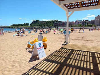 El turismo accesible se posiciona como un sector estratégico de la "Economía Plateada", impulsando la adaptación de infraestructuras y servicios para un mercado global en constante crecimiento.