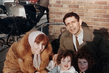 Anne Meara y Jerry Stiller con sus hijos Ben y Amy,