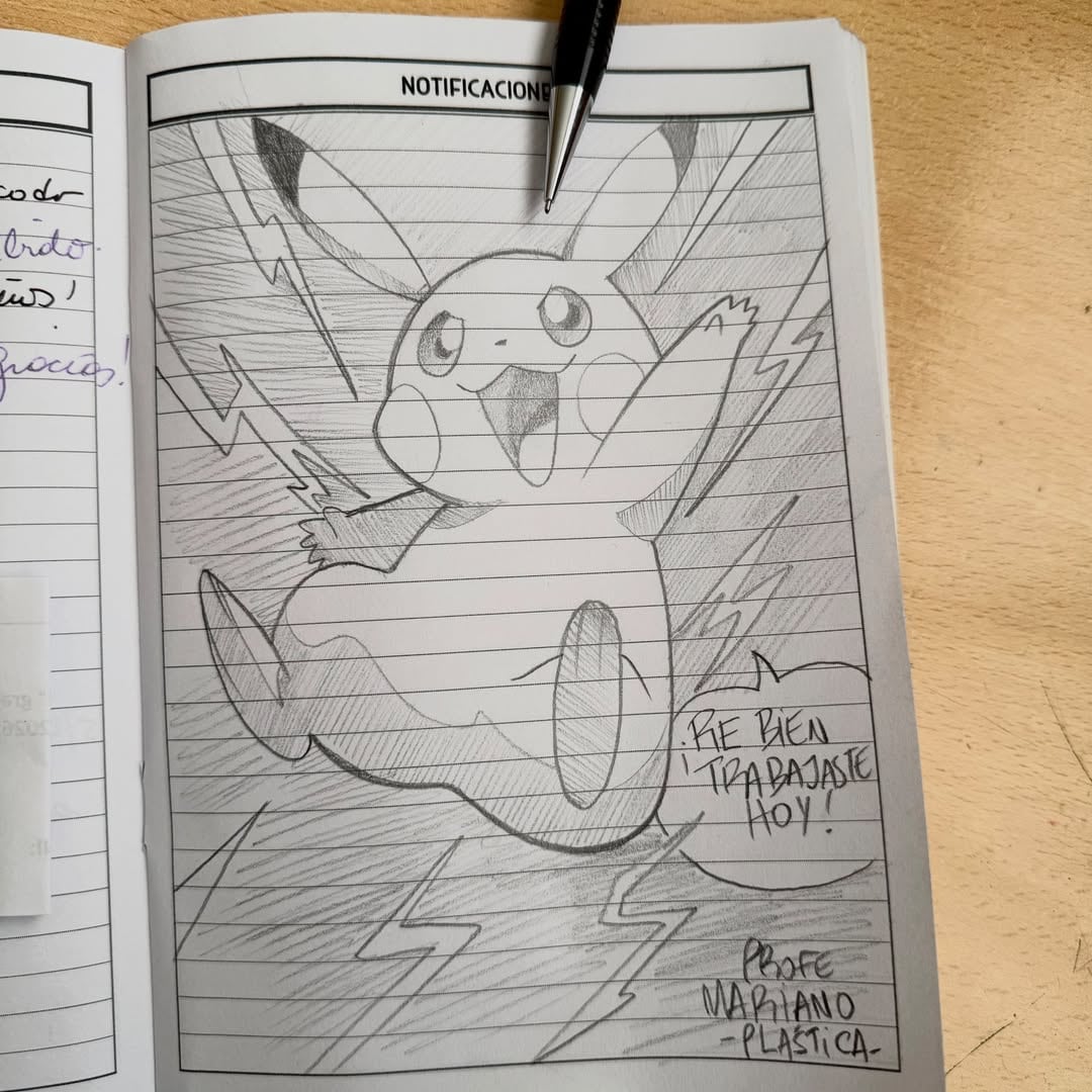 El cuaderno de comunicaciones y mensajes con dibujos del profesor Mariano Ochoa